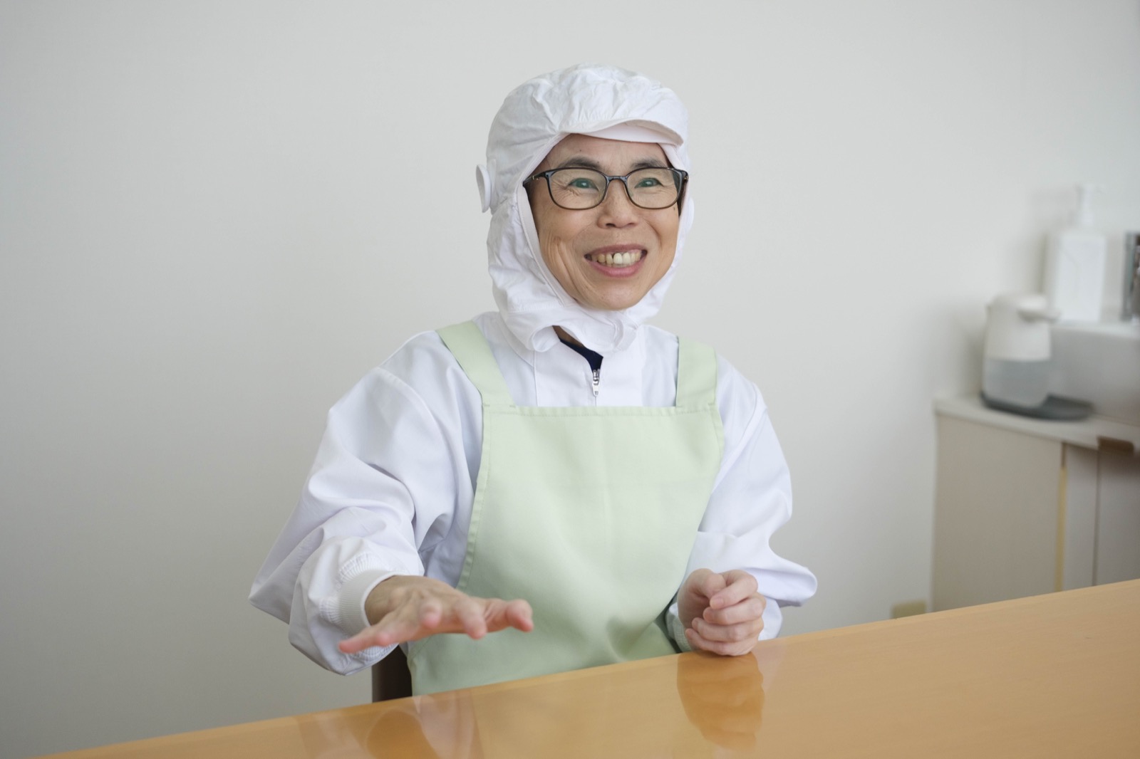 調理補助スタッフのインタビュー写真